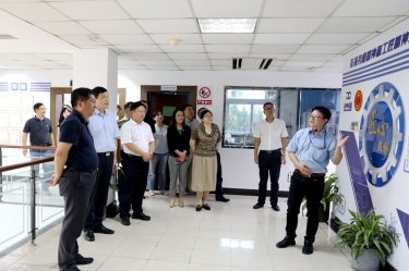 2020年7月29日，時(shí)任浙江省政協(xié)常委、社法委副主任、省總工會(huì)副主席、一級(jí)巡視員董建偉蒞臨景興紙業(yè)調(diào)研新時(shí)代工匠培育工作